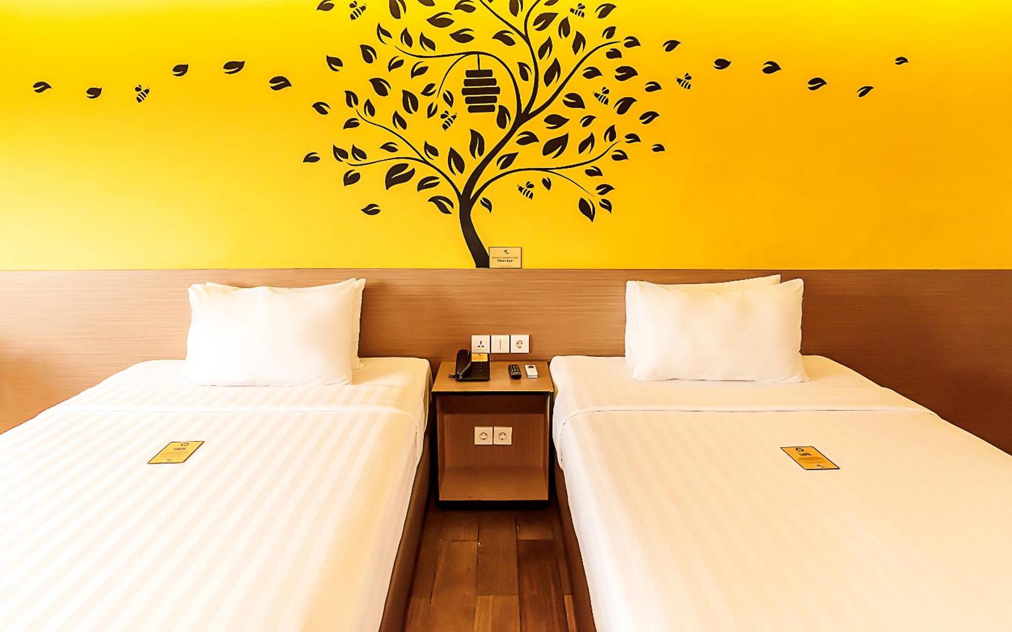 Yellow Bee Tangerang Szoba fotó