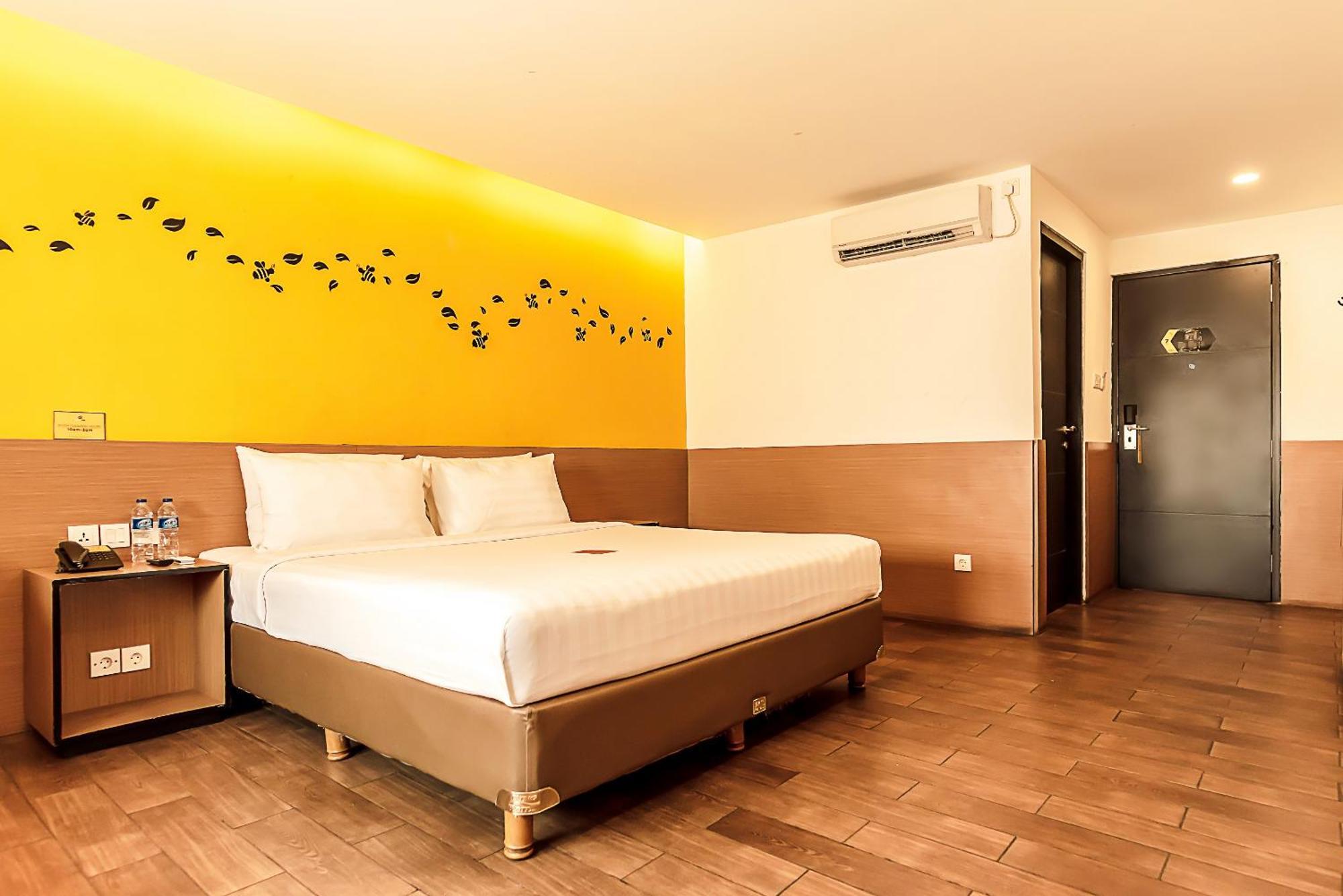 Yellow Bee Tangerang Szoba fotó